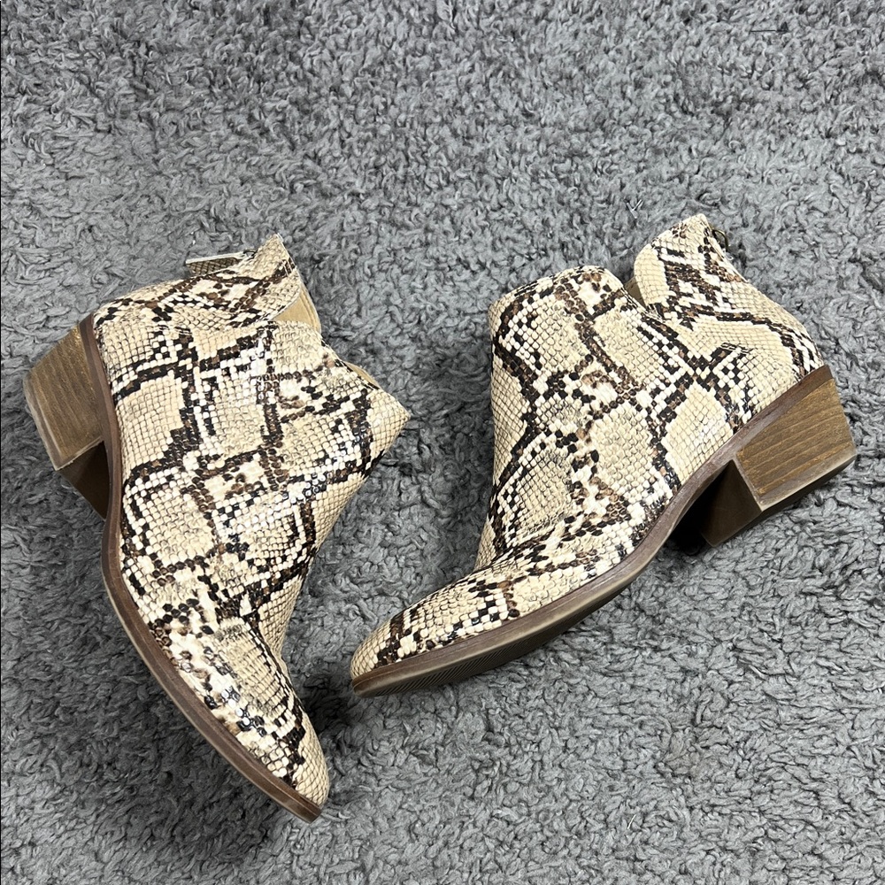 Michael Michael kors booties size 9